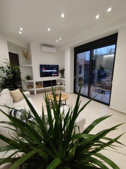 Floral Home 1 - Ground Floor Apt With Courtyard And Private Parking! Atene Esterno foto