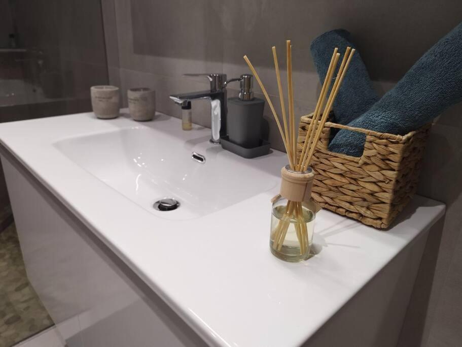 Floral Home 1 - Ground Floor Apt With Courtyard And Private Parking! Atene Esterno foto