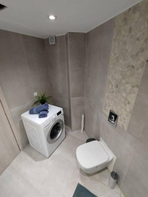 Floral Home 1 - Ground Floor Apt With Courtyard And Private Parking! Atene Esterno foto