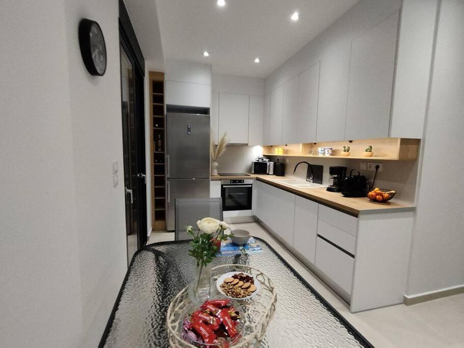Floral Home 1 - Ground Floor Apt With Courtyard And Private Parking! Atene Esterno foto