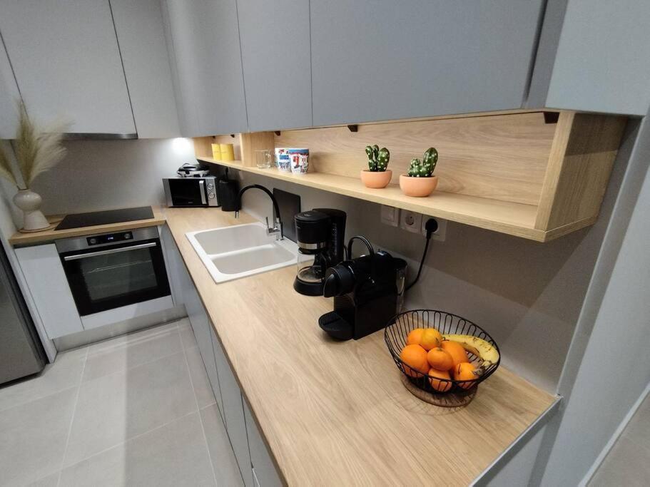 Floral Home 1 - Ground Floor Apt With Courtyard And Private Parking! Atene Esterno foto