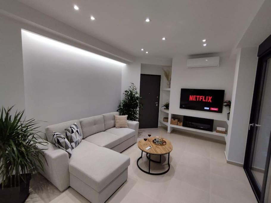 Floral Home 1 - Ground Floor Apt With Courtyard And Private Parking! Atene Esterno foto