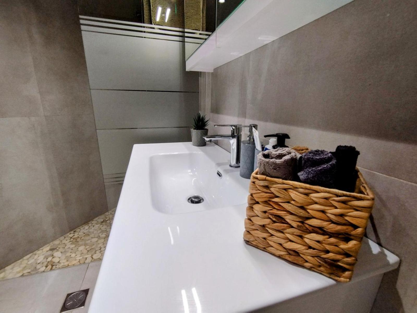 Floral Home 1 - Ground Floor Apt With Courtyard And Private Parking! Atene Esterno foto