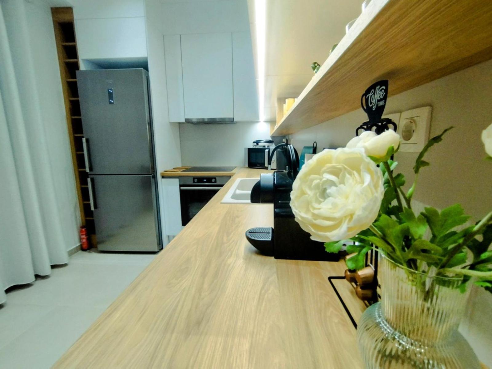 Floral Home 1 - Ground Floor Apt With Courtyard And Private Parking! Atene Esterno foto