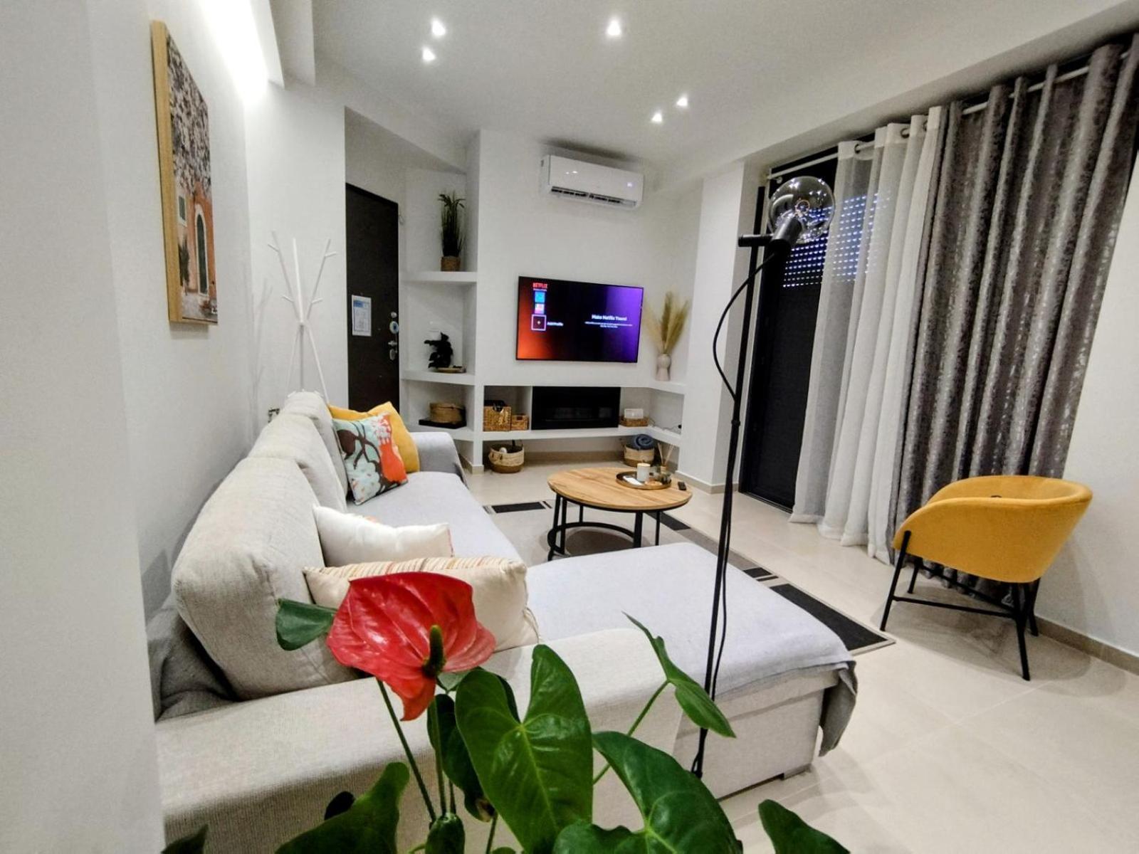 Floral Home 1 - Ground Floor Apt With Courtyard And Private Parking! Atene Esterno foto