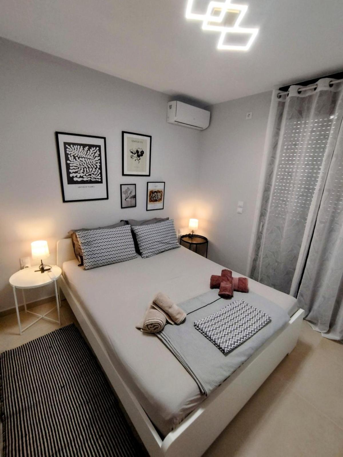 Floral Home 1 - Ground Floor Apt With Courtyard And Private Parking! Atene Esterno foto